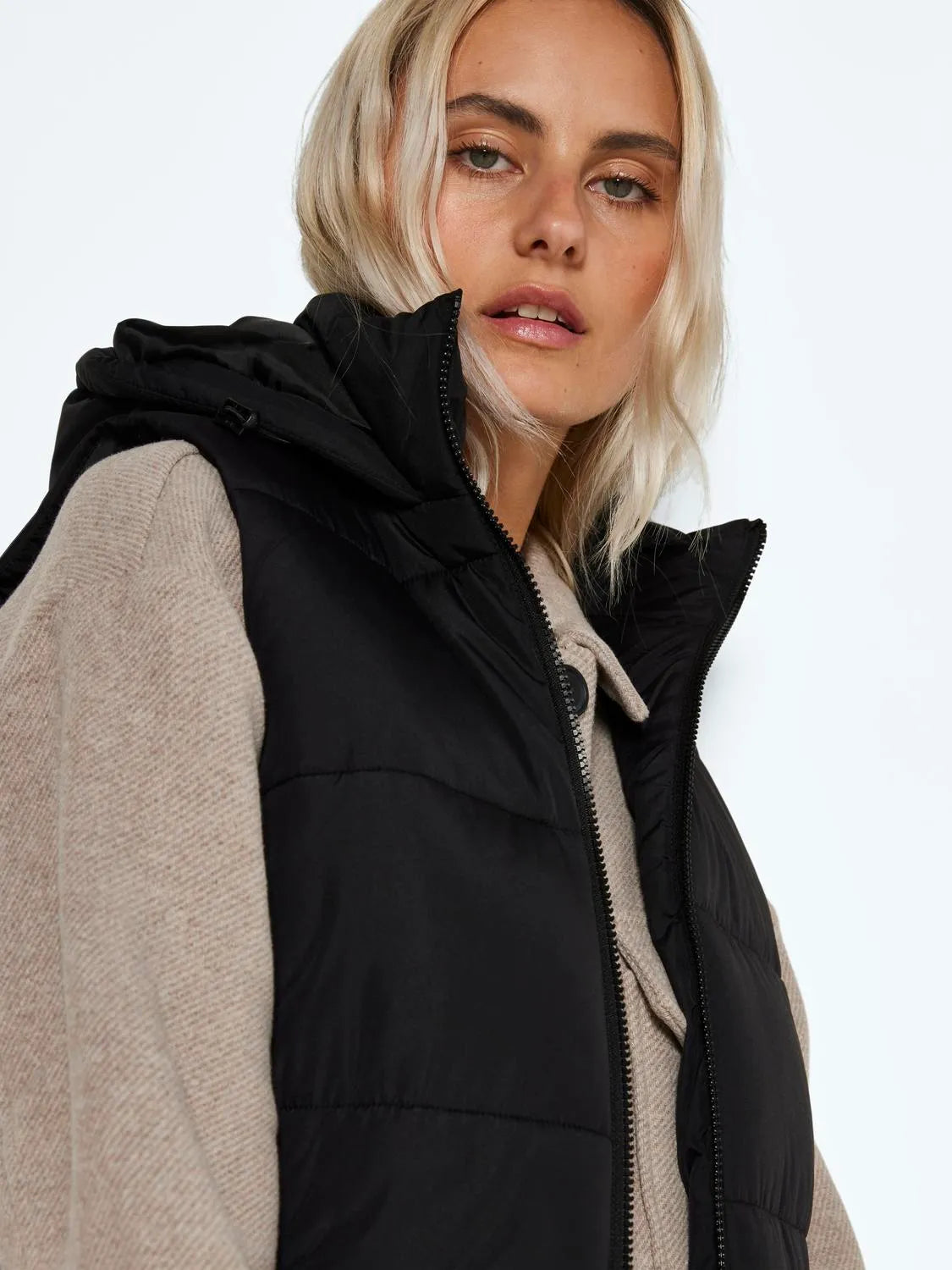 Aurora Hooded Vest- BLK-Noisy May