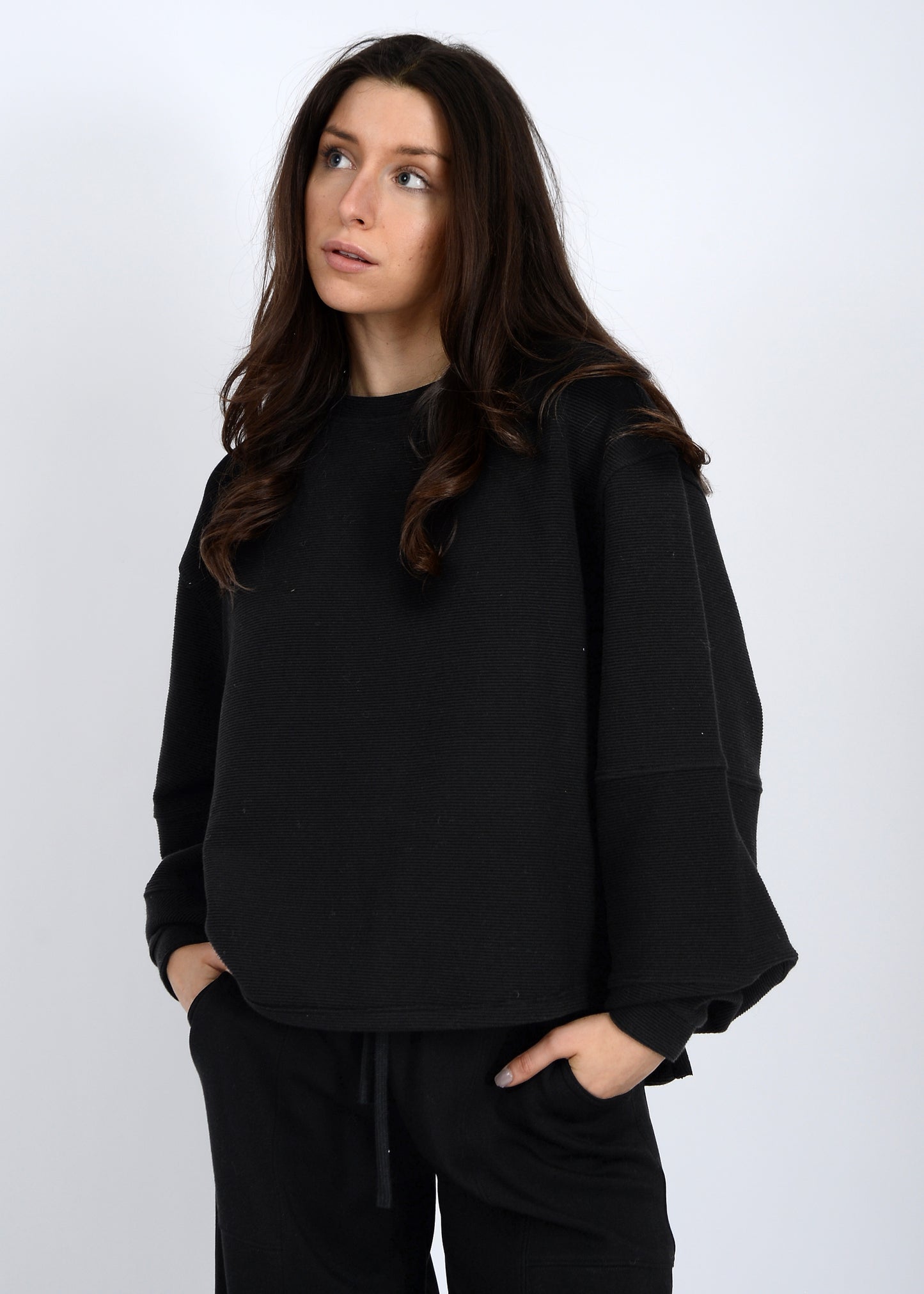 Lucina Ottoman Knit-Blk-Rd Style